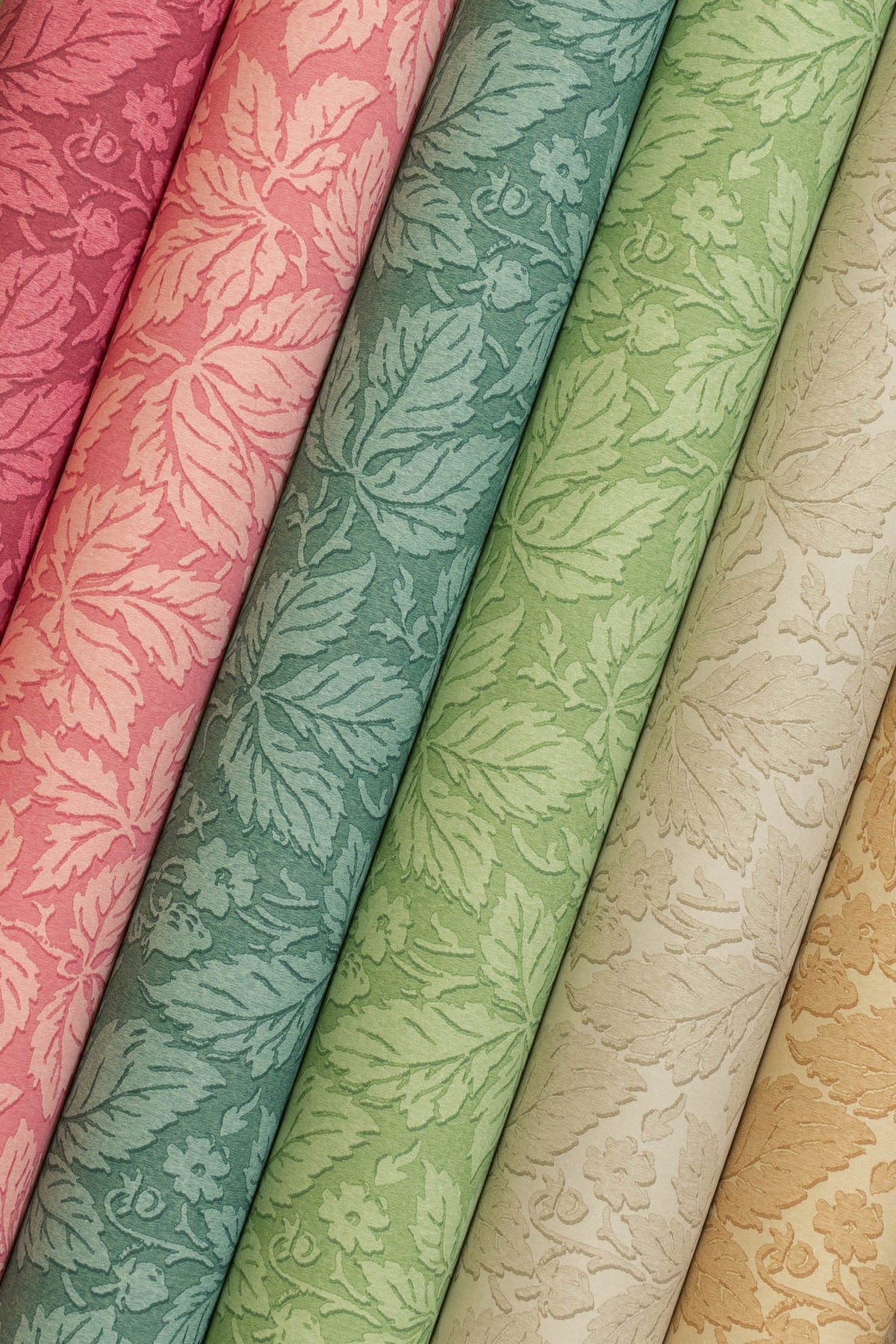 STRAWBERRY WOOD wallpaper