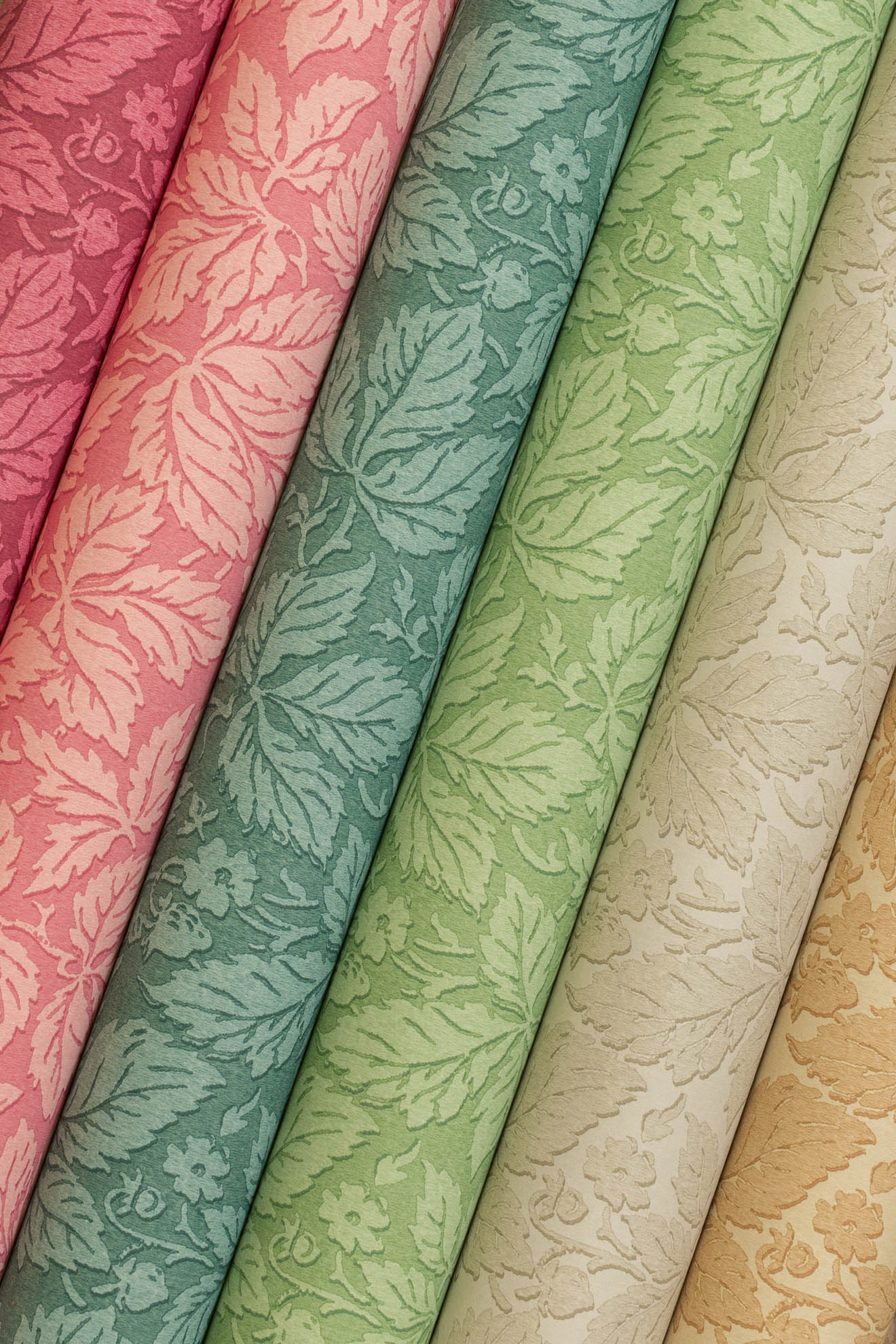 STRAWBERRY WOOD wallpaper