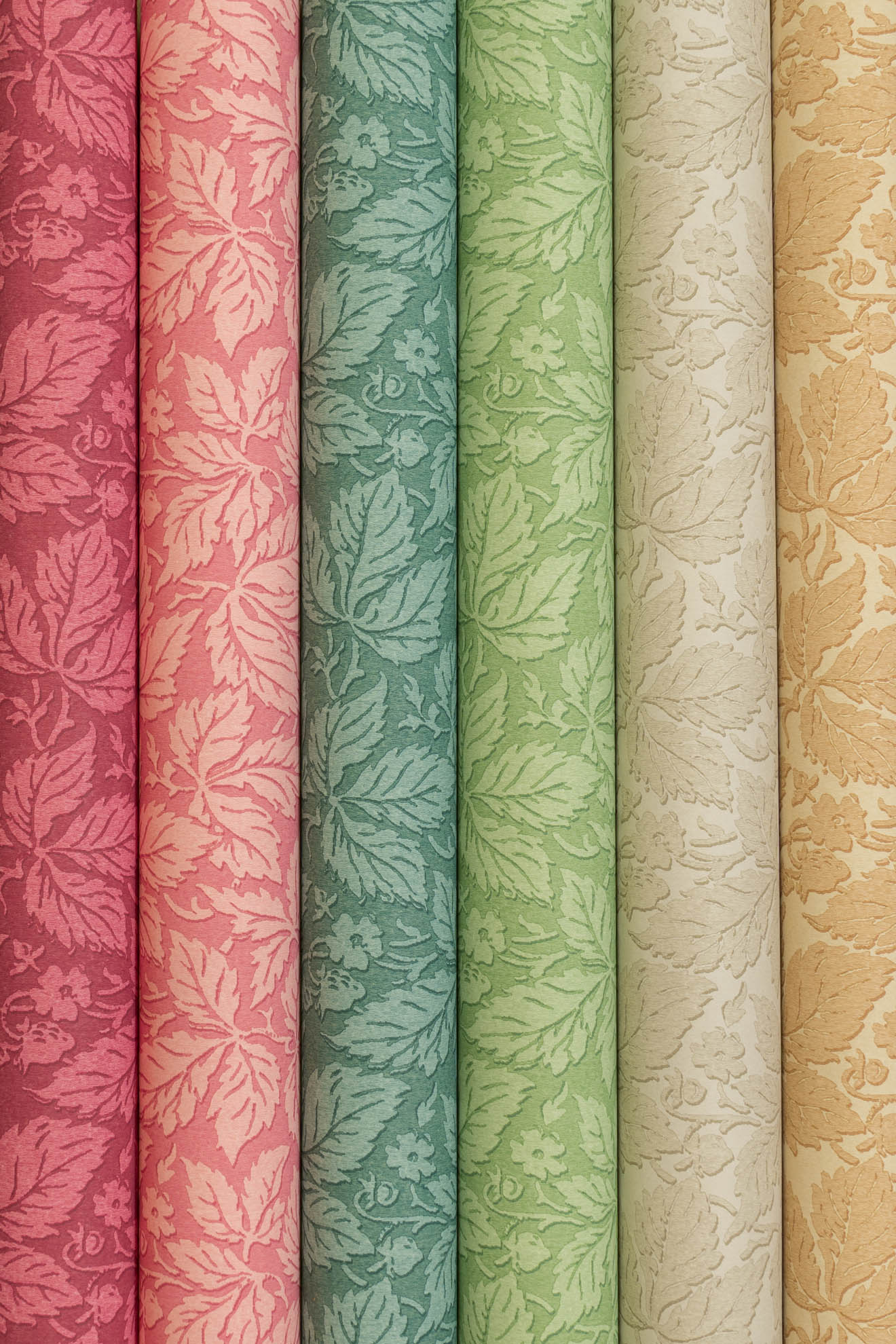 STRAWBERRY WOOD wallpaper