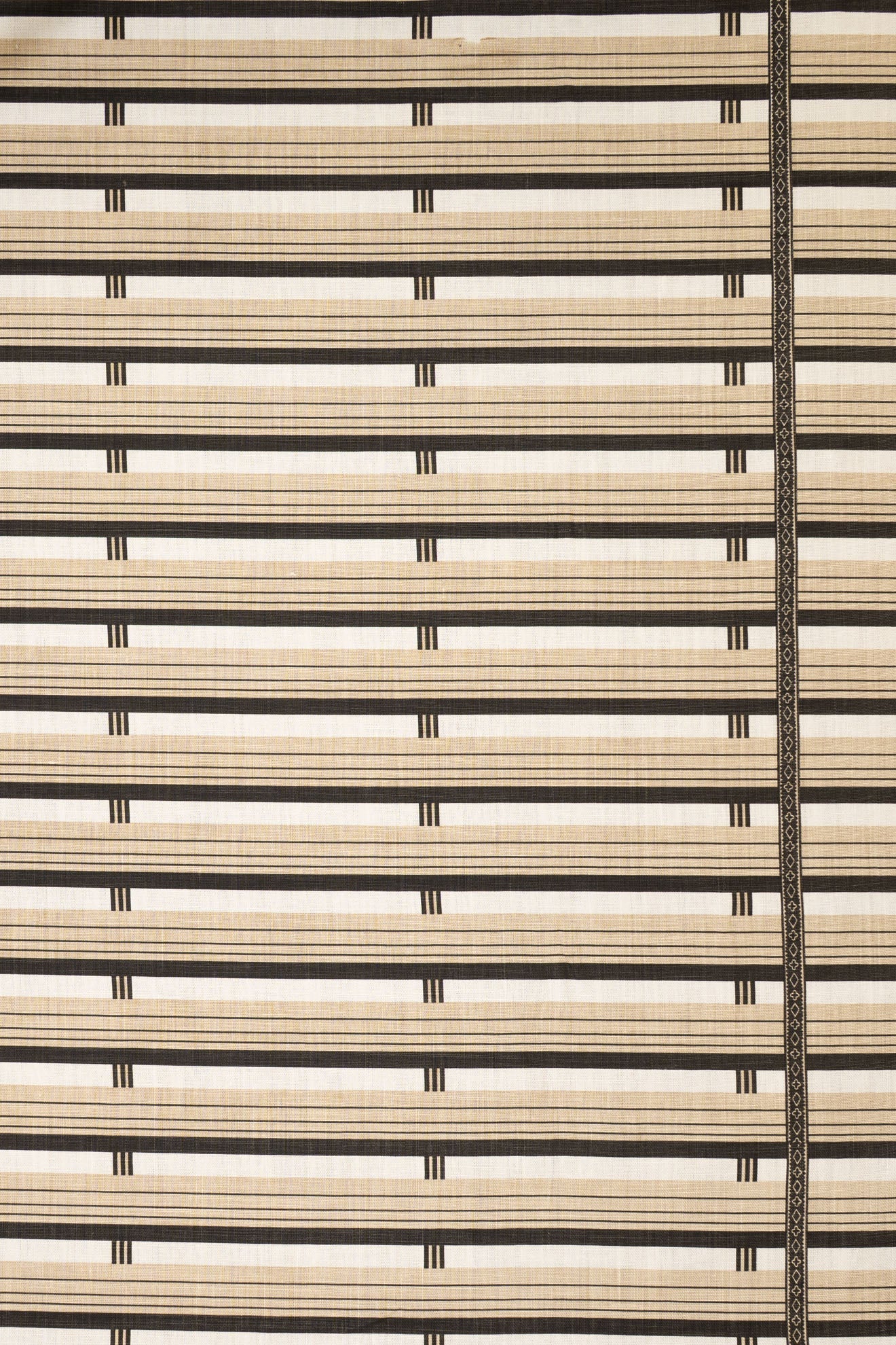 10- moonlight beige_SHUTTER STRIPE
