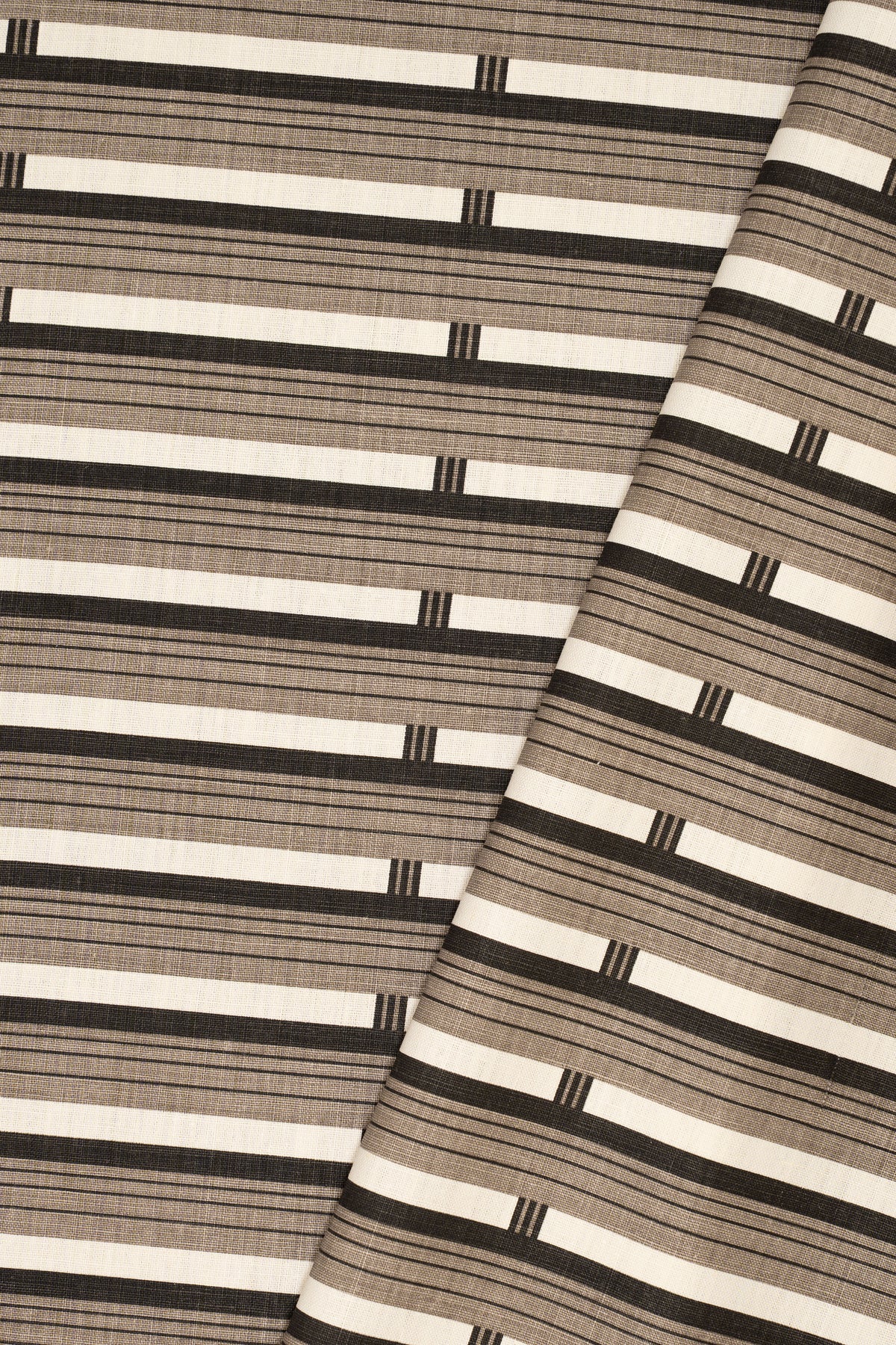 6-THATCHED ROOF TAUPE_Shutter Stripe