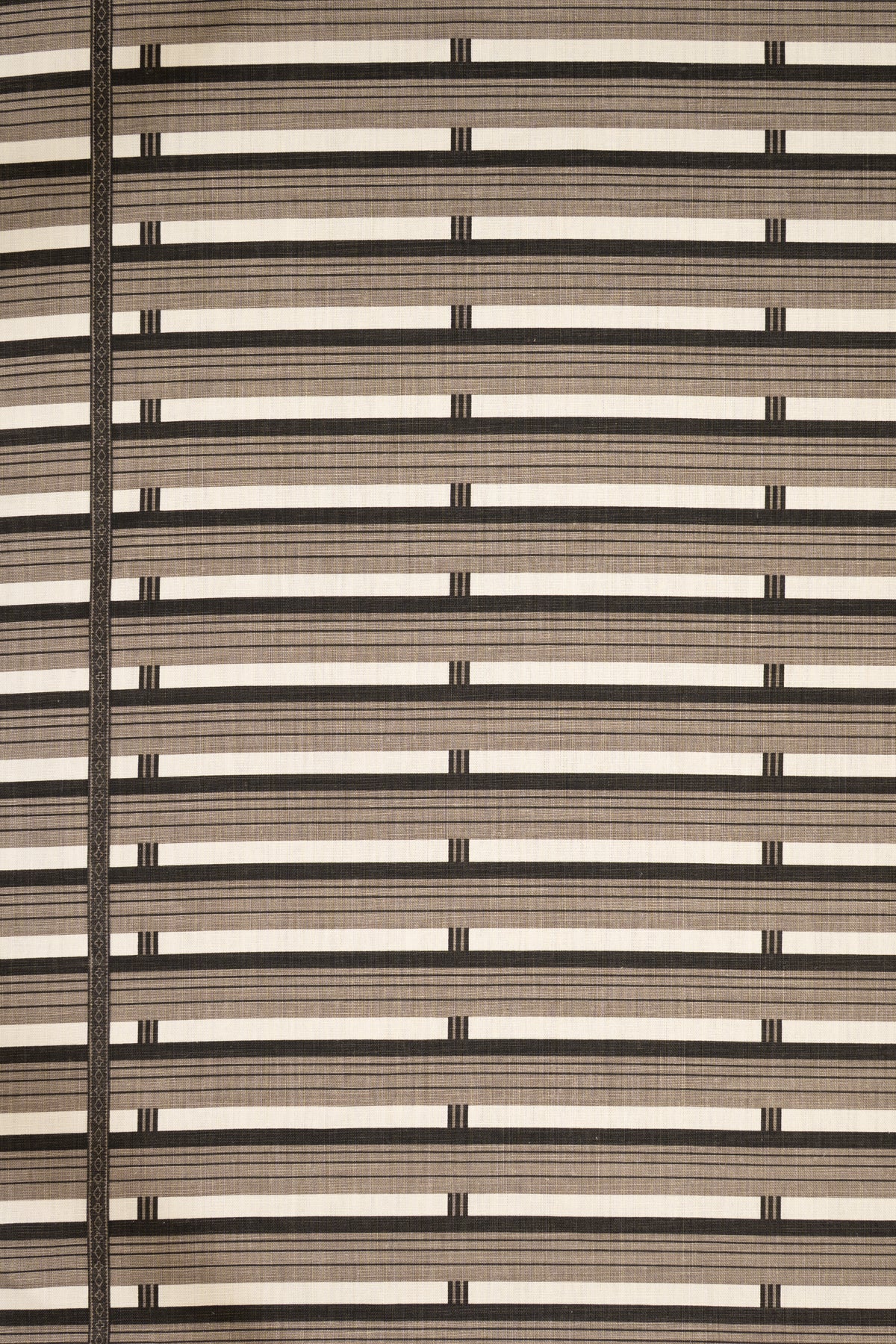 6-THATCHED ROOF TAUPE_Shutter Stripe