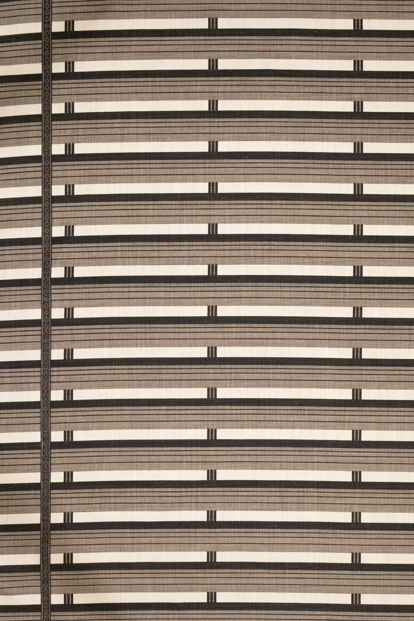 6-THATCHED ROOF TAUPE_Shutter Stripe