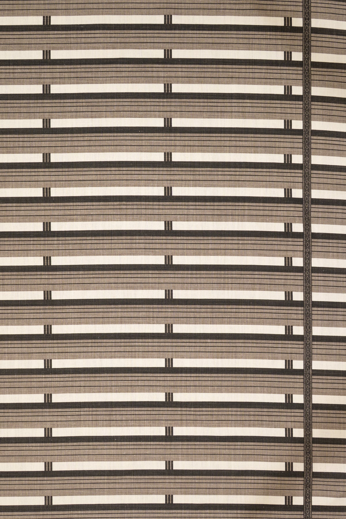 6-THATCHED ROOF TAUPE_Shutter Stripe