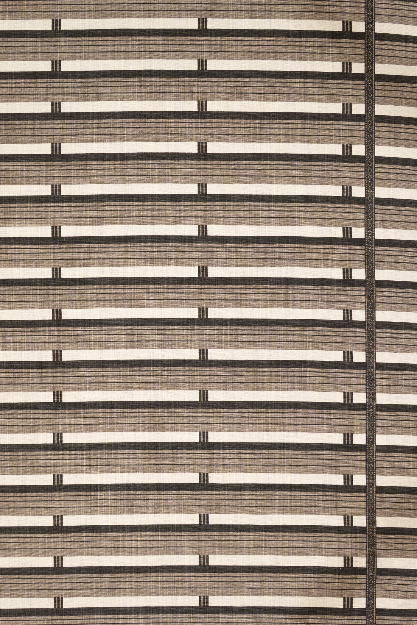 6-THATCHED ROOF TAUPE_Shutter Stripe