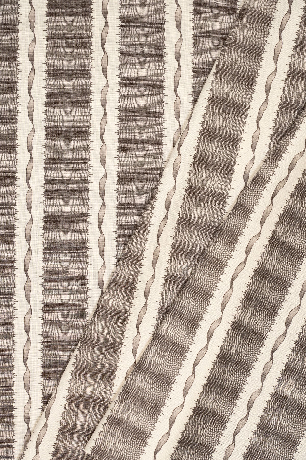 6-THATCHED ROOF TAUPE_TWIST & SHOUT