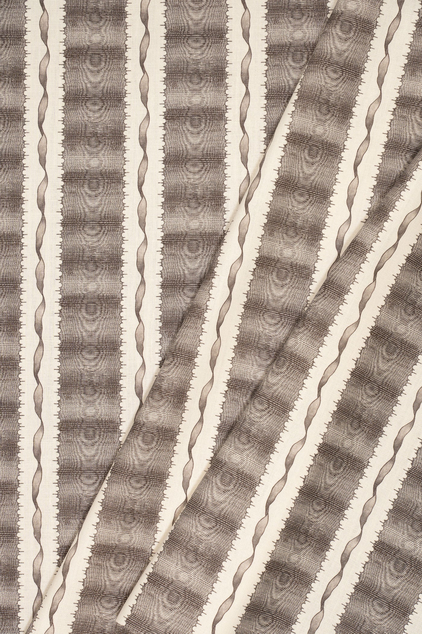 6-THATCHED ROOF TAUPE_TWIST & SHOUT